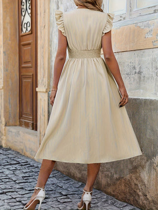 Elegant Solid-color Dress For Women Featuring Ruffled Cuffs And A Fitted Waistline