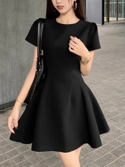 Elegant Short-sleeve Dress That Makes Petite Figures Look Taller
