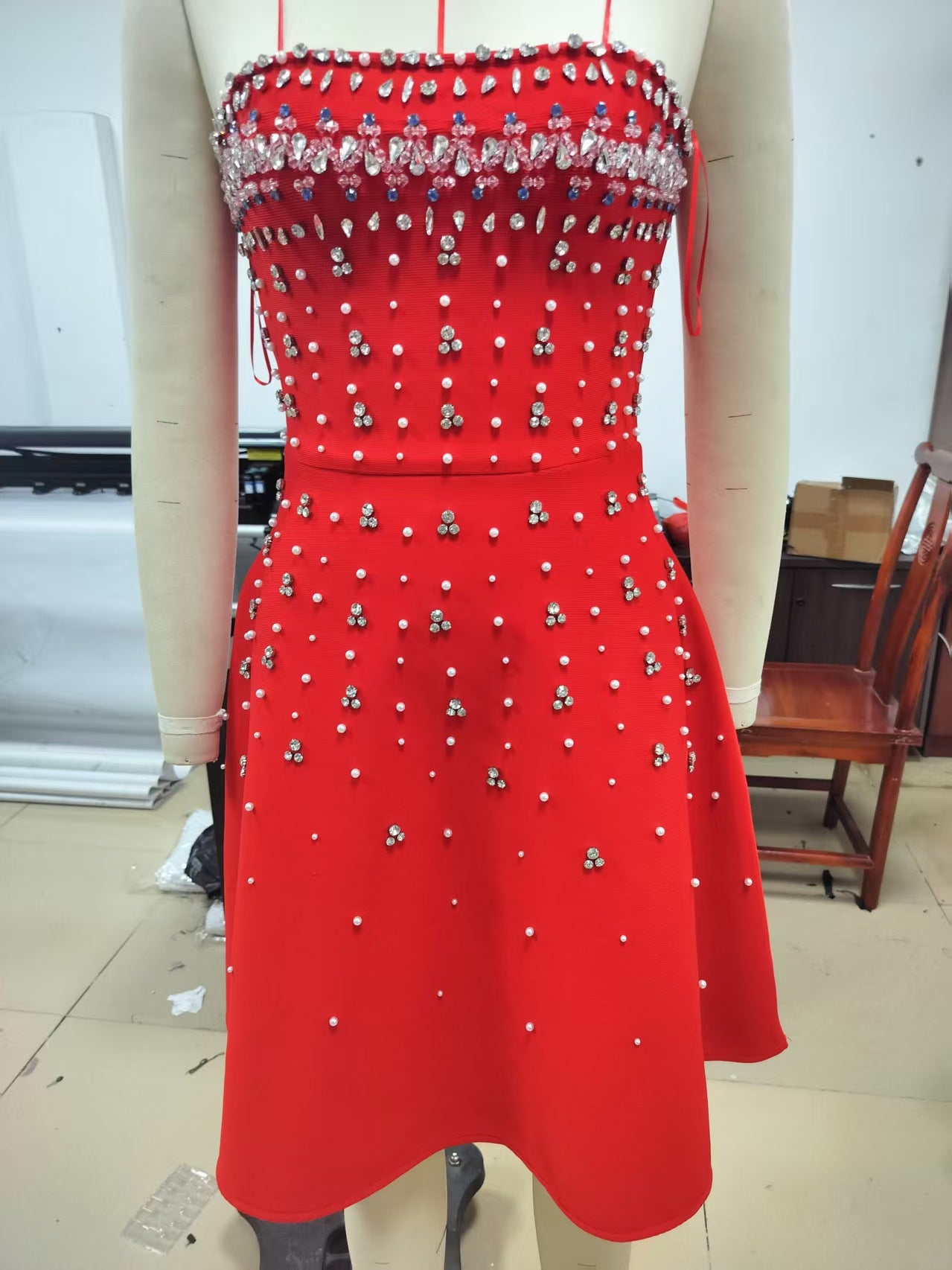 European And American Rhinestone Embellished Strapless Waist-cinching Bandage Dress For Fashionable Evening Banquets